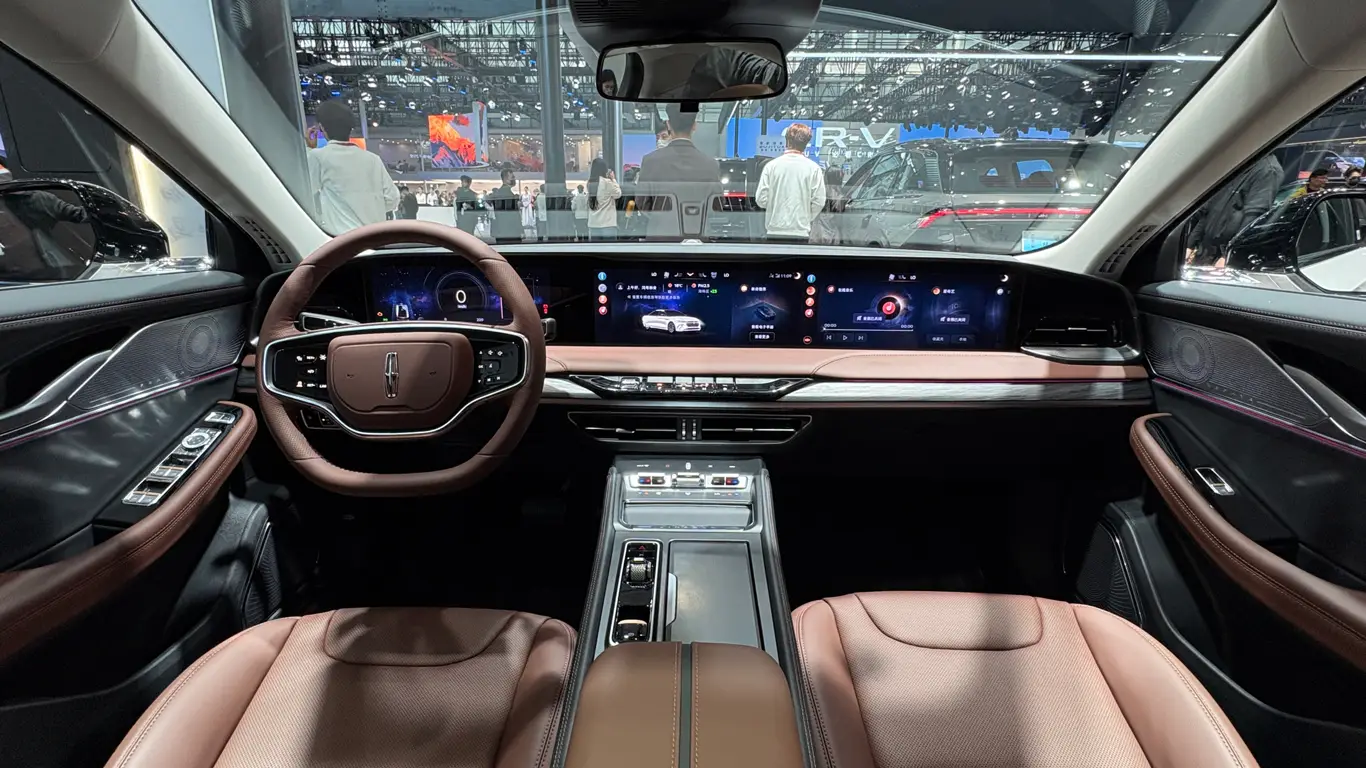 Автосалон в Гуанчжоу 2024 / Стенд Lincoln