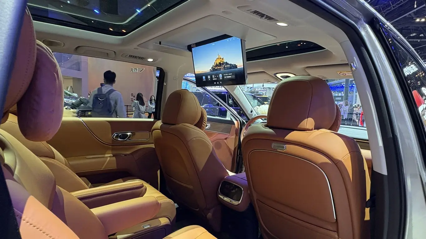 салон GAC S9