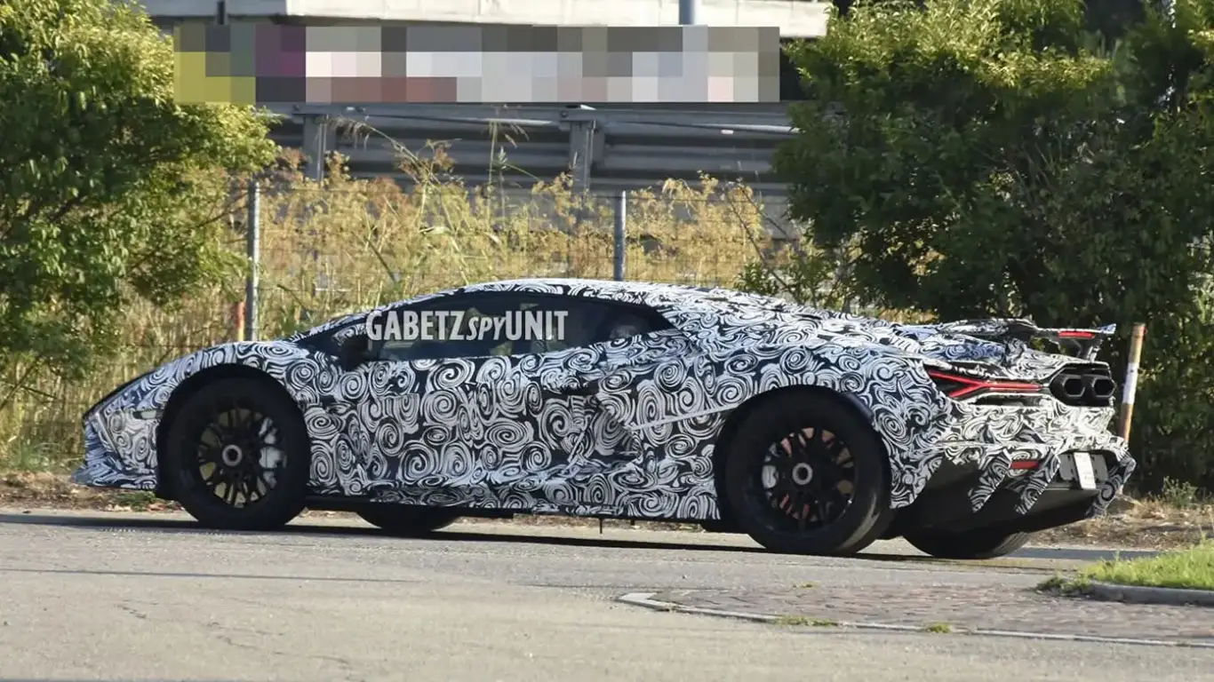 Lamborghini Revuelto SV