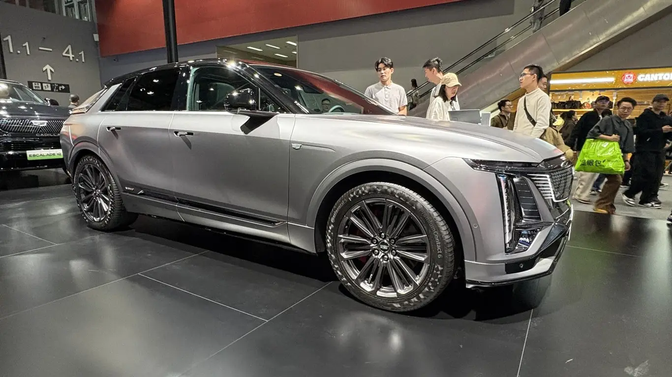 Cadillac Lyriq-V