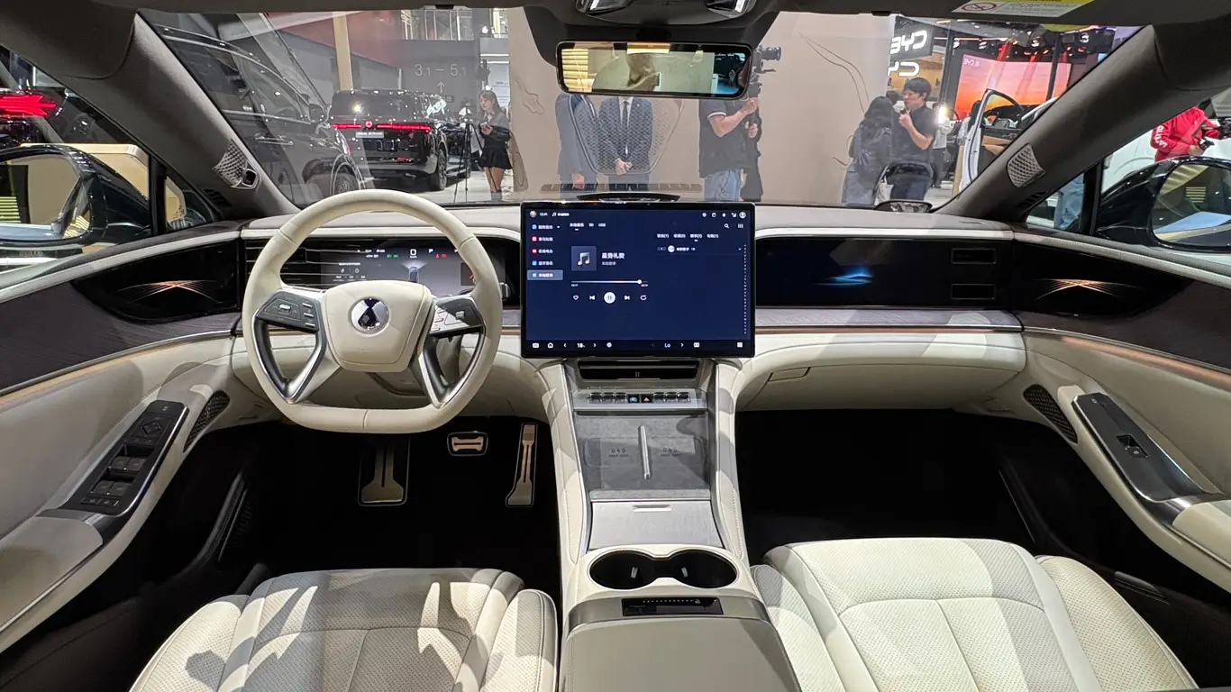 Автосалон в Гуанчжоу 2025,Denza Z9