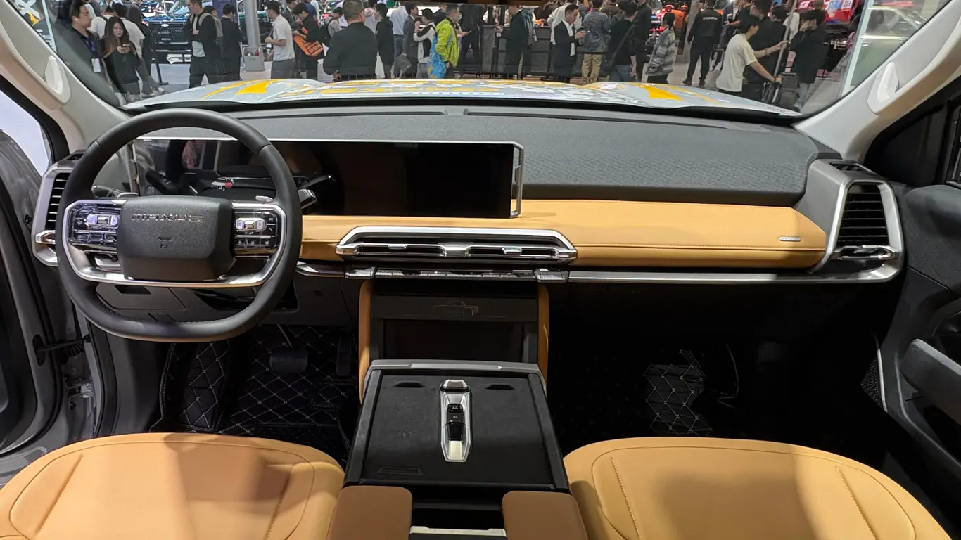 Автосалон в Гуанчжоу 2025,MAXUS StarCraft X True Passenger Edition