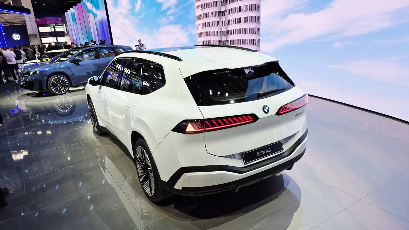 BMW iX3