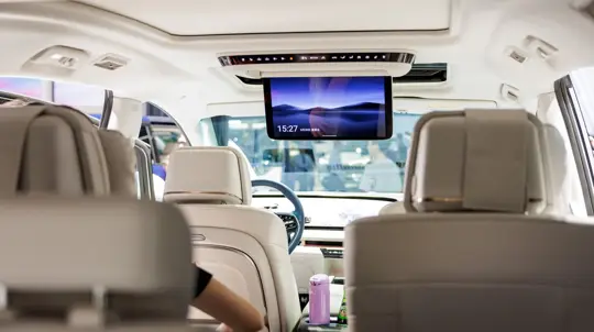 Ручки в автомобилях все используют неправильно: зачем они нужны и в чем опасность