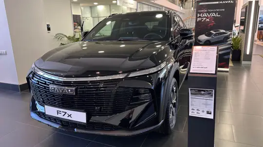 192 силы, полный привод и «робот»: стильный купе-кроссовер с панорамой и Яндексом уже в Питере