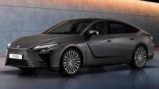 Lexus впервые сделал ES полностью электрическим: две версии, 343 л.с. и премиум в каждой детали