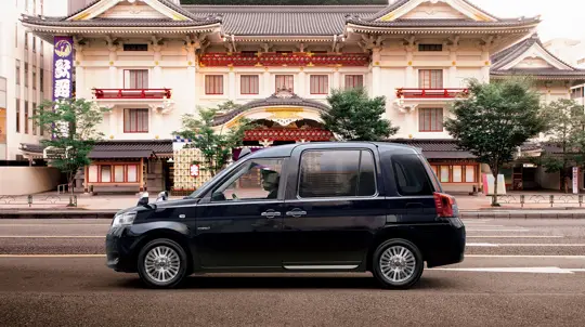 Популярен в Японии, уникален для Европы: практичный и особенный автомобиль Toyota стал умнее