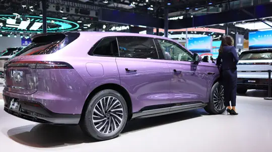 Новый премиум-гибрид от Exeed: сколько стоят новинки с ИИ и запасом хода до 1180 км