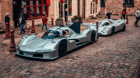 Porsche выпустил монстра: гиперкар 963 RSP разъезжает по обычным дорогам