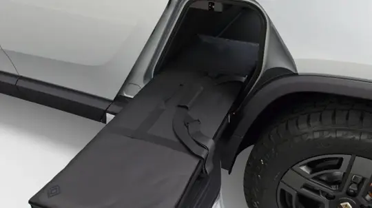 Гениально просто: Rivian запатентовала крышку кузова, превращающуюся в навес