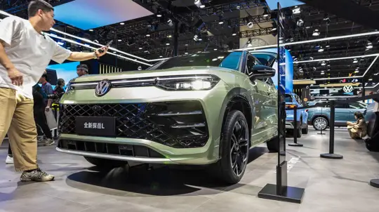 Volkswagen нашел путь в Россию: новый трехрядный кроссовер уже у дилеров в Питере