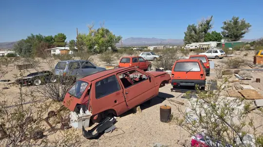 Куча российских машин ржавеют под солнцем: наш автопром проиграл американскому всухую