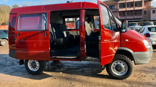 500 км пробега и плёнка в салоне: россия продолжает снабжать Германию автомобилями