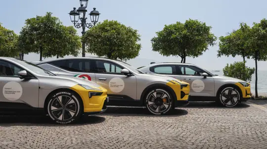 Зеленый вызов итальянской классике: Polestar вывозит весь автопарк на легендарную гонку