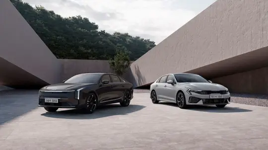 Kia пошла в наступление: новые K5 и K8 напичкали опциями без наценки