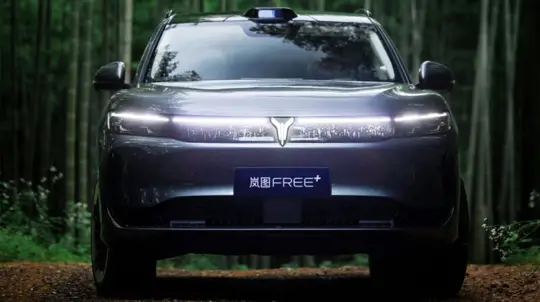 Китай рвёт рынок: новый кроссовер Voyah с автопилотом Huawei — уже 5000 заказов за час
