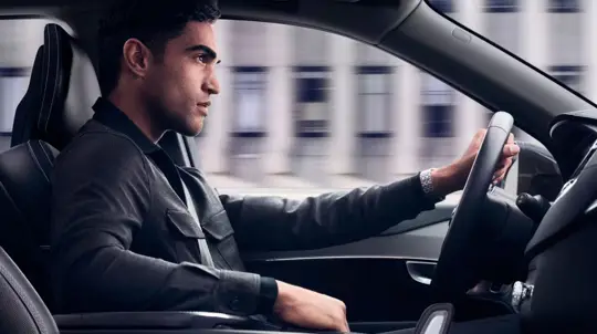 Volvo и Porsche доверили безопасность ИИ: автомобили учатся видеть мир лучше, чем водитель