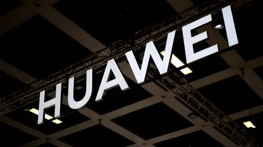 Технологичность Huawei и автомобильный опыт SAIC объединяются: компании начали с соцсетей