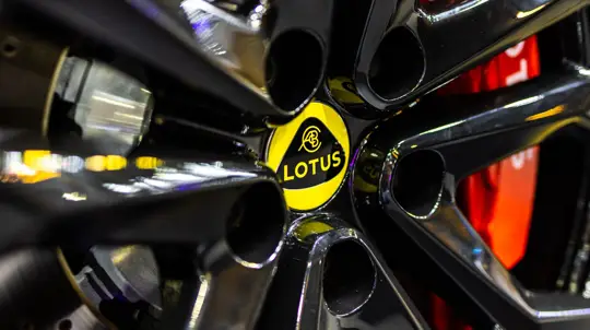 Lotus остаётся в Великобритании: правительство помогло китайской Geely спасти старейшего автопроихводителя