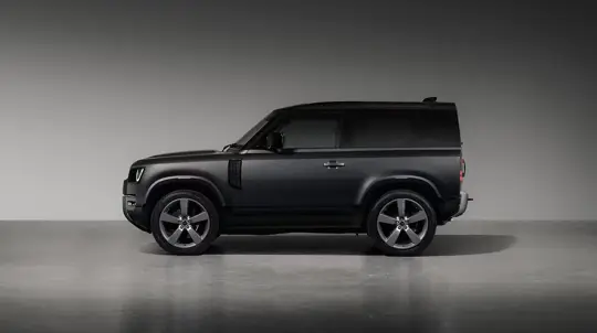 Land Rover снял запаску с Defender, превратив его почти в городской хэтчбек