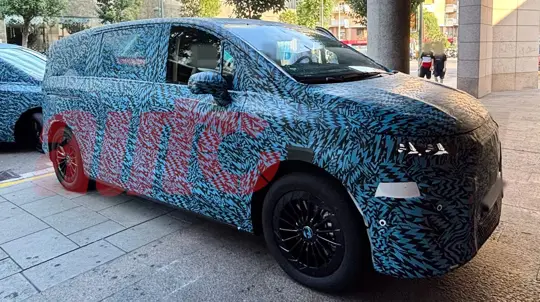 Mercedes готовит революцию в классе минивэнов: cтиль, комфорт и 1100 км с остановкой на кофе