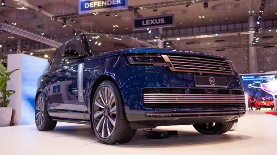 Неожиданная эволюция Range Rover: британцы сочетают минимализм и премиум