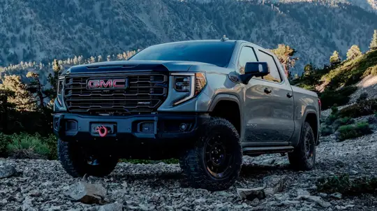 GM ставит крест на электричестве: Escalade и Sierra возвращаются с ревом и выхлопом