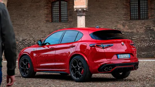 Alfa Romeo идет против тренда: Quadrifoglio вернутся с выхлопом и эмоциями