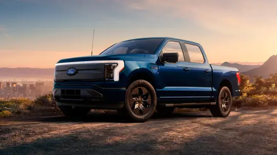 Ford придумал, как одним листом металла охладить и защитить батареи на бездорожье