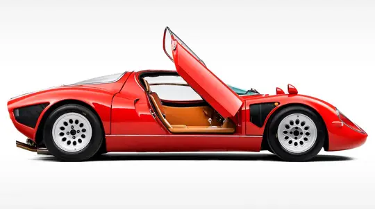 Никакого ABS, ESP и усилителя — этот R33 создан для тех, кто водит сам, а не «тыкает» в экран