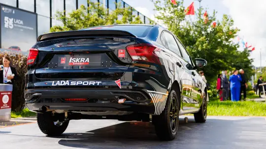 АвтоВАЗ опять поверг Россию в хаос: салоны пустые, машин нет