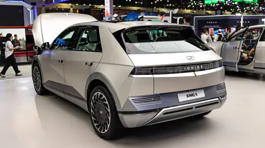 Электрокроссовер с проблемами: корейская новинка может загореться из-за болтов