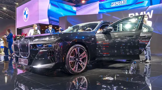 Каждый из этих BMW может заглохнуть: баварцы накосячили с новыми электрокарами