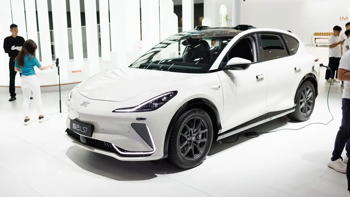 «Алиэкспресс» привезет в Россию технологичные новинки: первый этап пройден