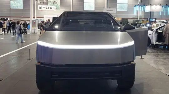 Трампа поддержал — Теслу потерял: покупатели Tesla не простили Маску поддержку президента США