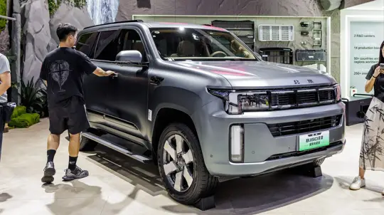 Land Cruiser и Pajero останутся для россиян в прошлом: новый брутальный внедорожник выходит на старт