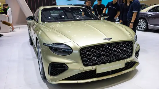 Россияне еще не потратили все деньги: вместо китайских машин выбирают европейский люкс