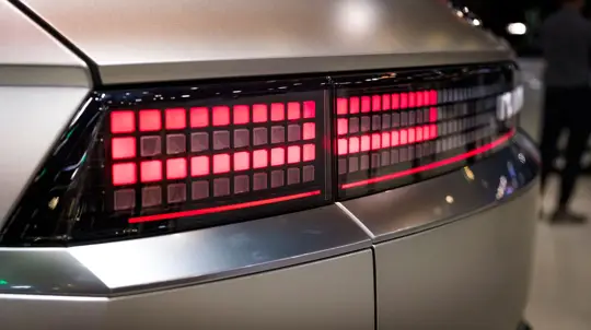 Конец монополии: Hyundai показал электрокар дешевле, быстрее и умнее Model 3