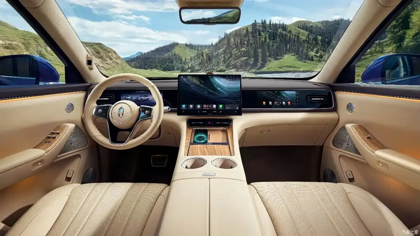 Huawei превратил кроссовер в «смарт-гостиную»: холодильник, развлекательные экраны и кресло с нулевой гравитацией