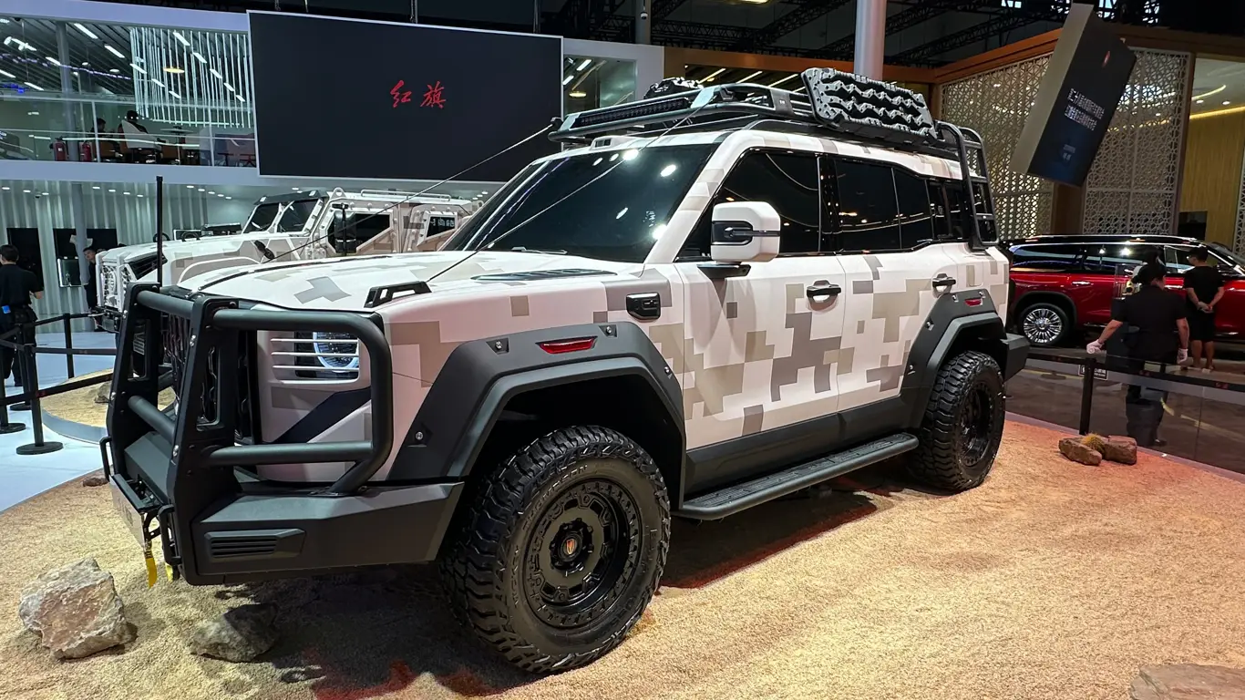 Забудьте про Land Cruiser: китайцы вывели на сцену зверя на 4 моторах