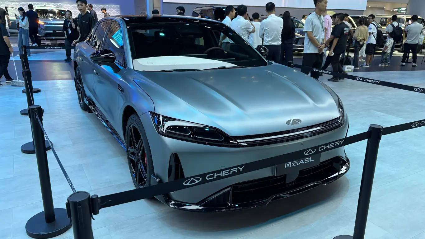 Chery показала флагманский седан с претензией на премиум и запасом хода, который шокировал даже немцев