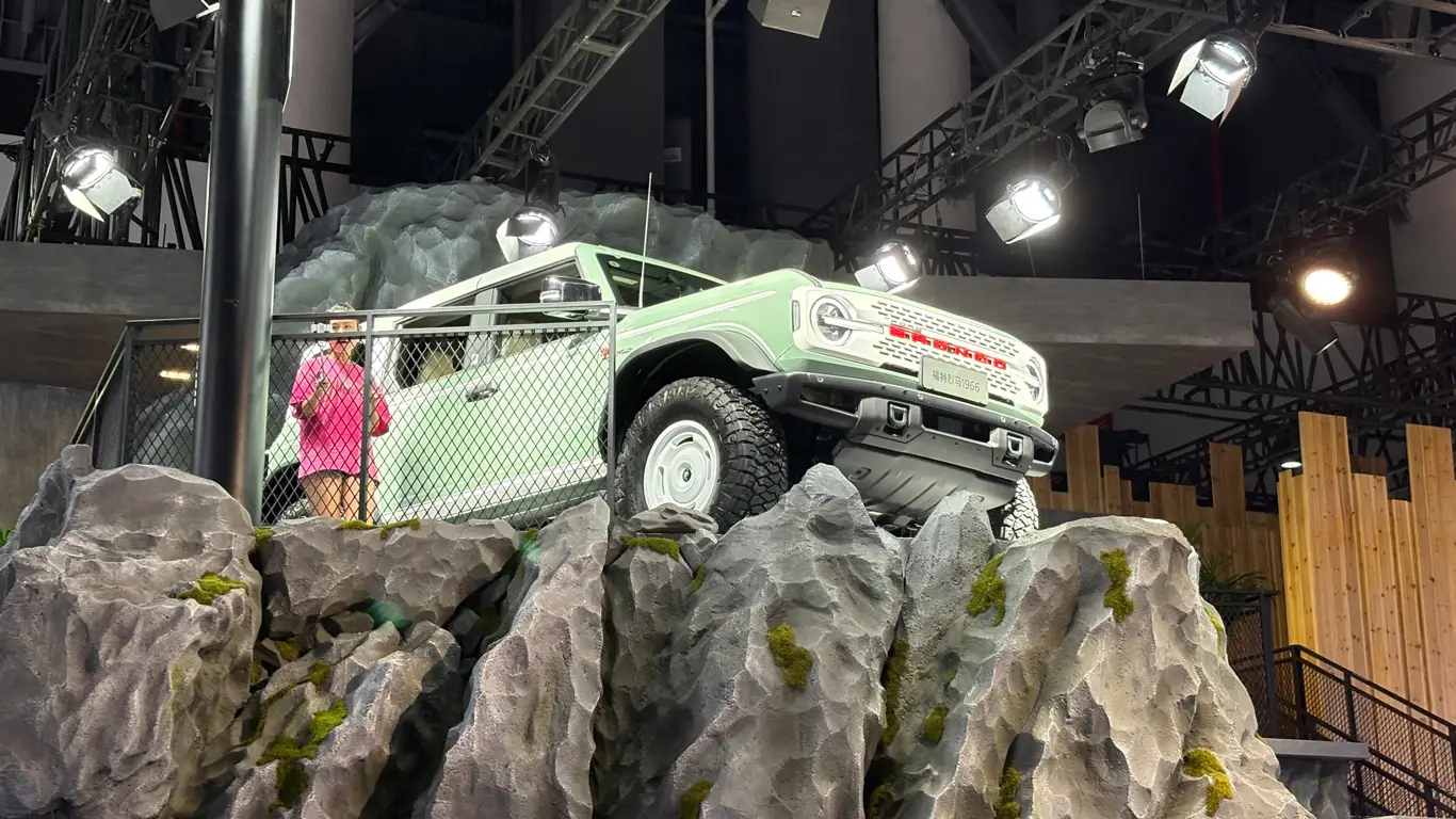 Ford сошел с ума: в Китае показали самую необычную версию Bronco