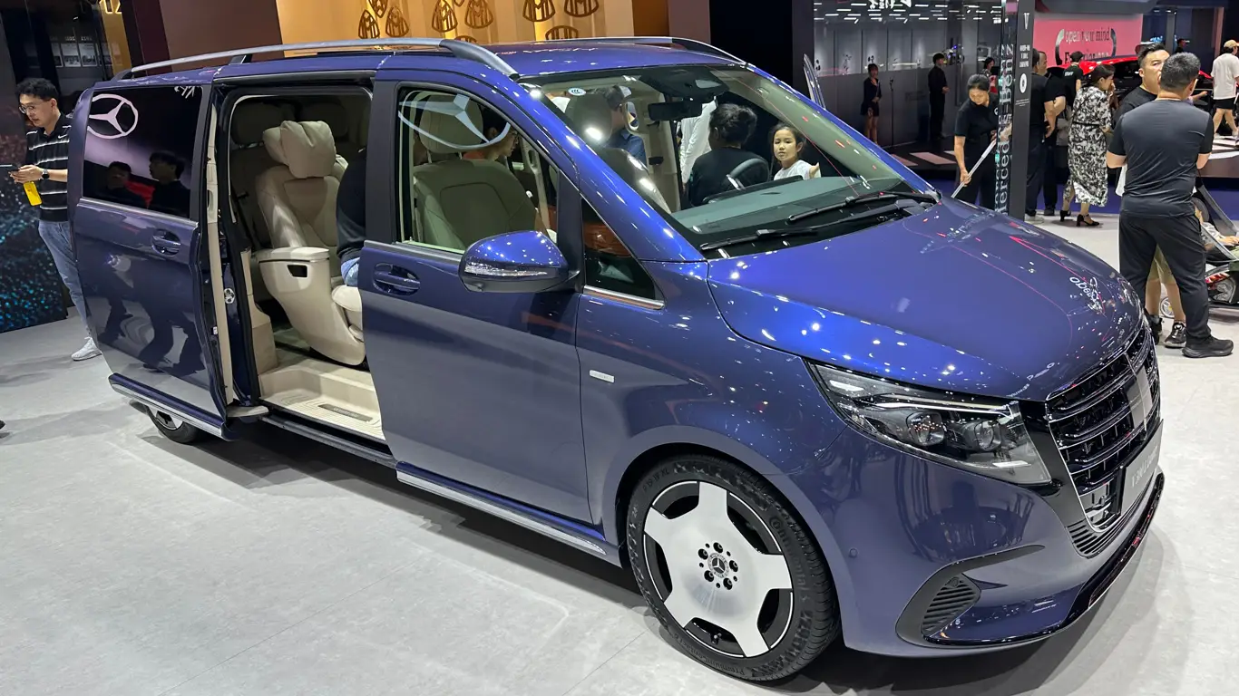 Mercedes привез в Чэнду роскошный V-Class: бизнес-джет на колесах для избранных