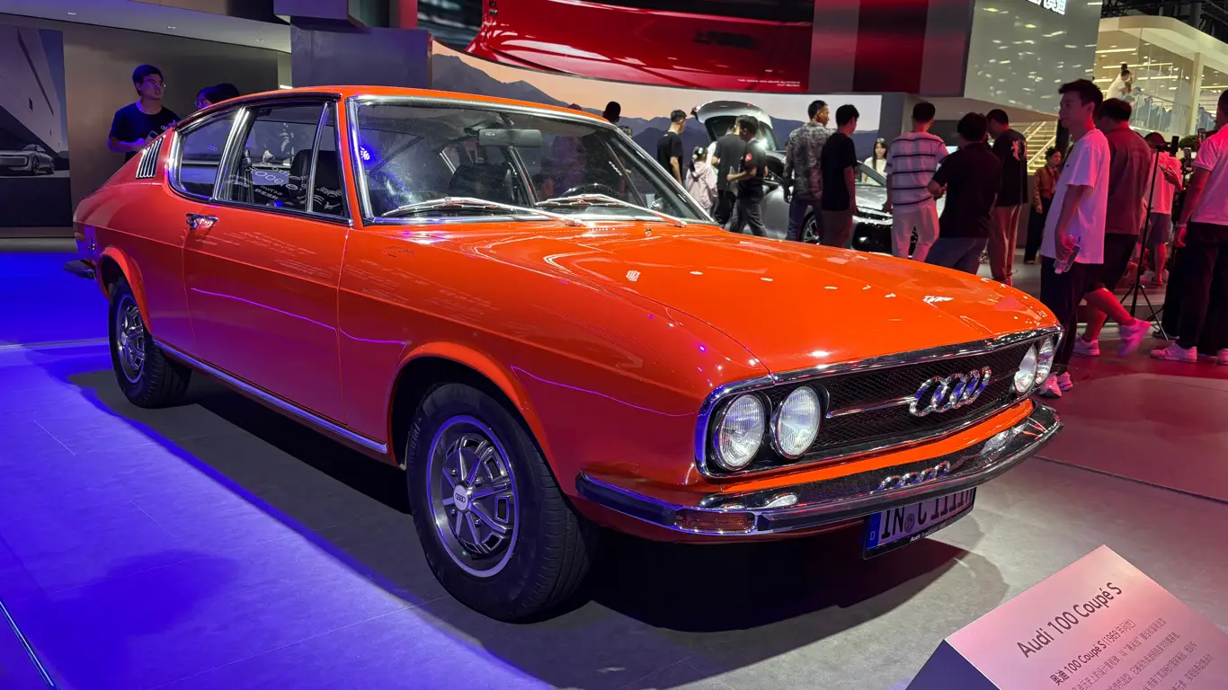 Толпа выстроилась в очередь ради одного авто: ретро-купе от Audi затмило новинки Чэнду