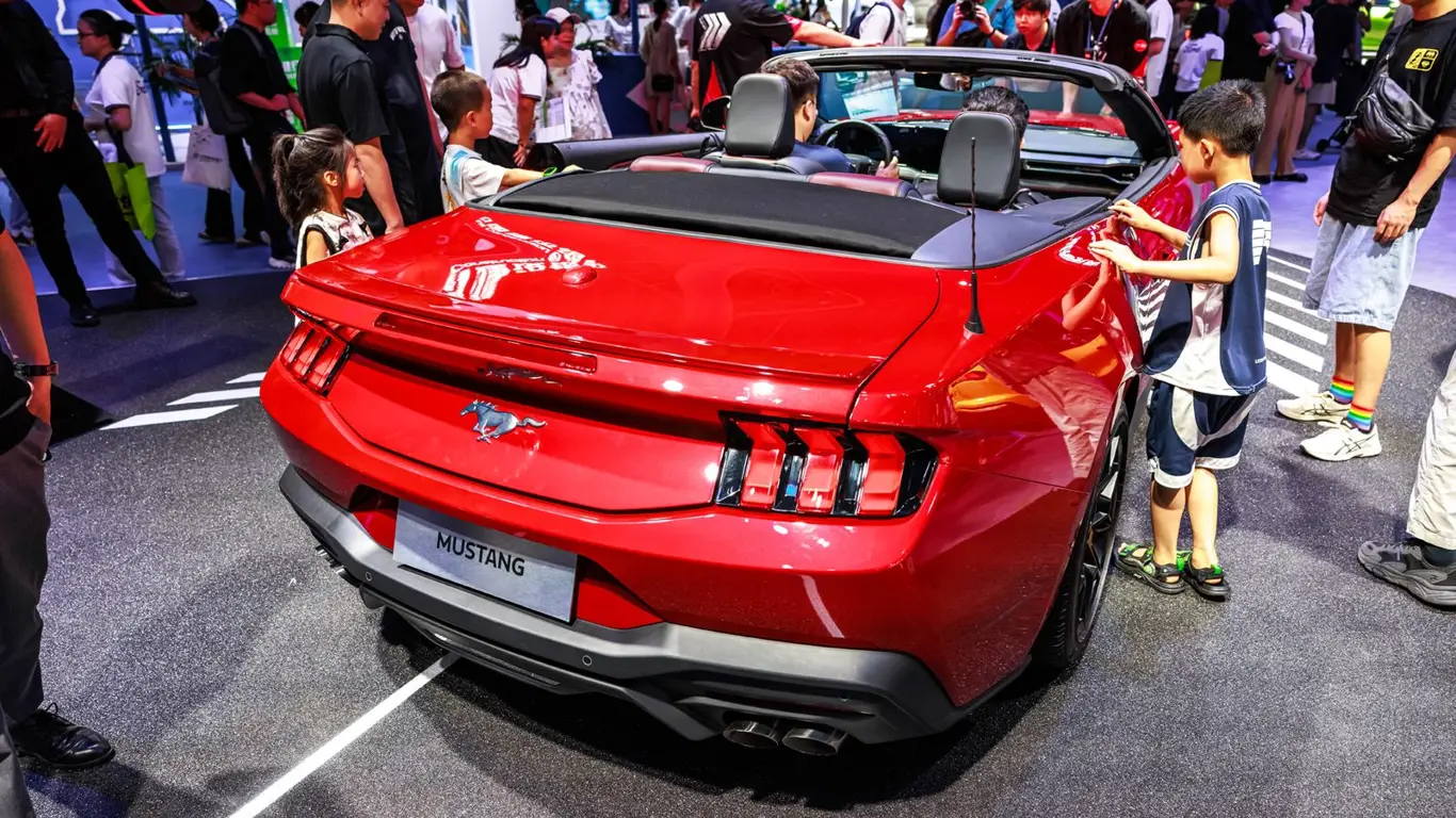 Автопроизводитель-неудачник опять за старое: теперь ремонту подлежат машины в Африке