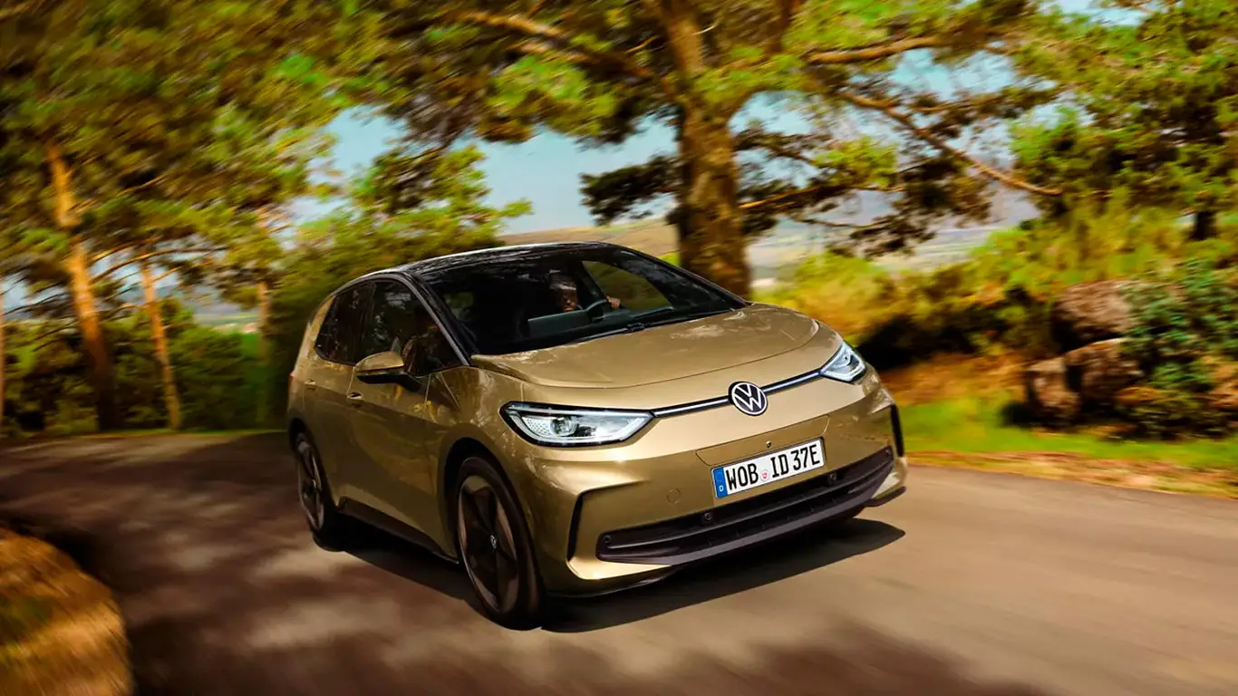 Tesla вылетела из топа: немцы выбирают Volkswagen