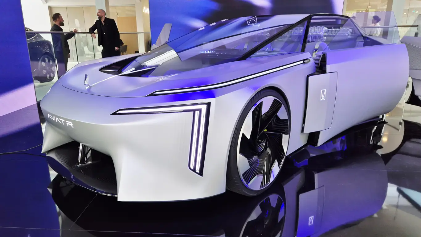 Китайцы высадили космолет в Мюнхене: футуристический Avatr Vision Xpectra ошеломил европейцев