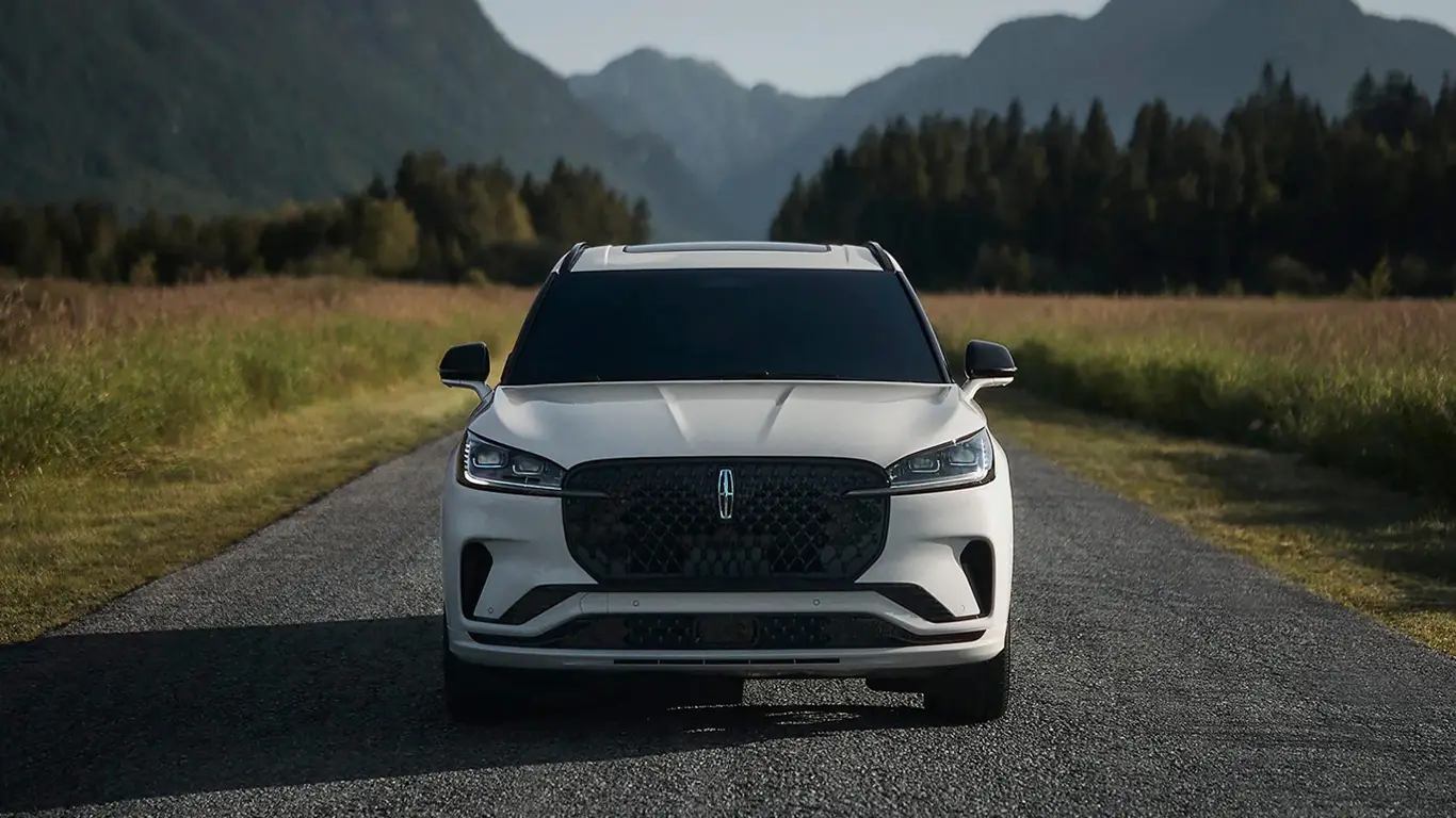 Lincoln Aviator застрял во времени: премиальный внедорожник ждет долгий путь к обновлению