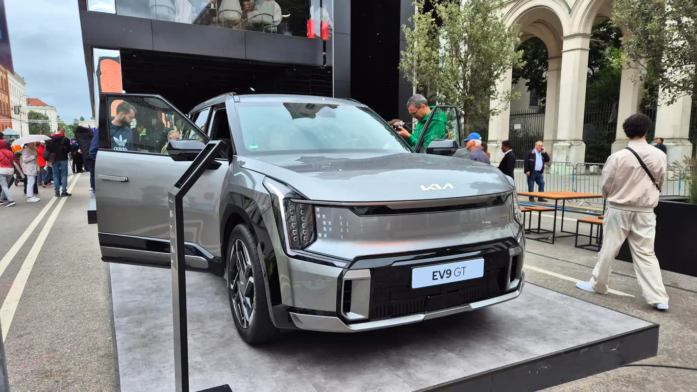 Электрический флагман с системой Virtual Gear Shift: семейные поездки по улицам Мюнхена стали веселее