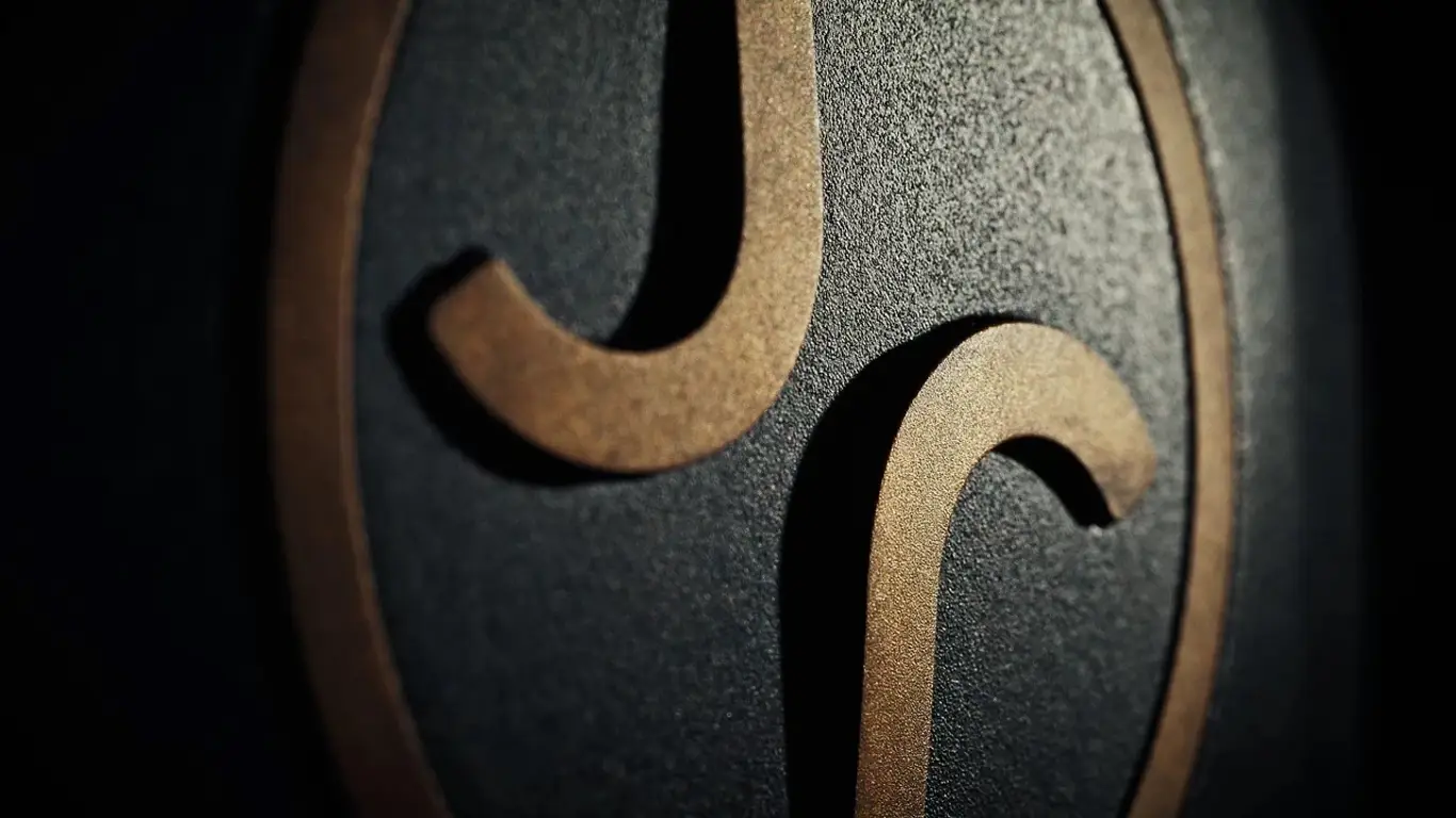 Кибератака обошлась дорого: Jaguar Land Rover продлевает остановку производства